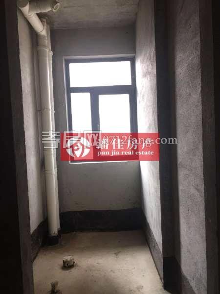 【潘佳房產(chǎn)推薦】【滿二翡翠名都1期107平米1樓簡裝62萬】