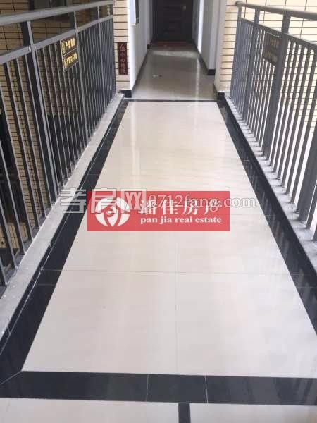 【潘佳房產(chǎn)推薦】【滿二翡翠名都1期107平米1樓簡裝62萬】