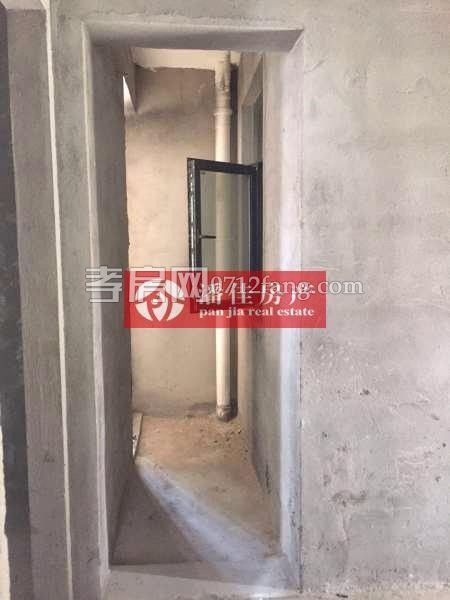 【潘佳房產(chǎn)推薦】【滿二翡翠名都1期107平米1樓簡裝62萬】