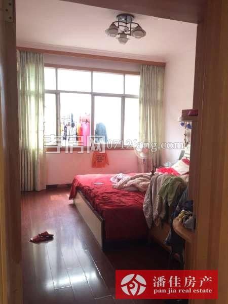 【潘佳房產(chǎn)推薦】滿二乾坤豪府一期139平米精裝南北通透130萬