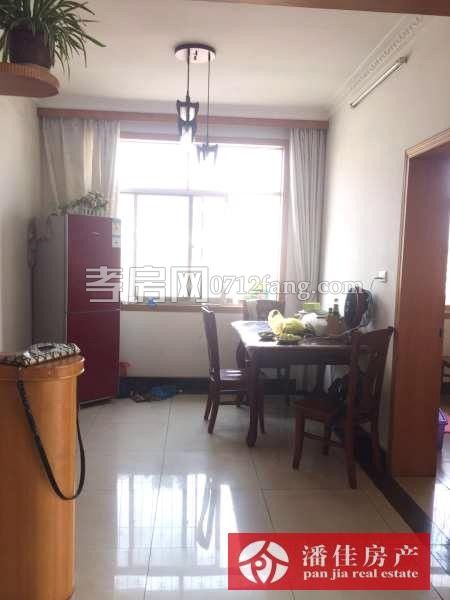 【潘佳房產(chǎn)推薦】滿二乾坤豪府一期139平米精裝南北通透130萬