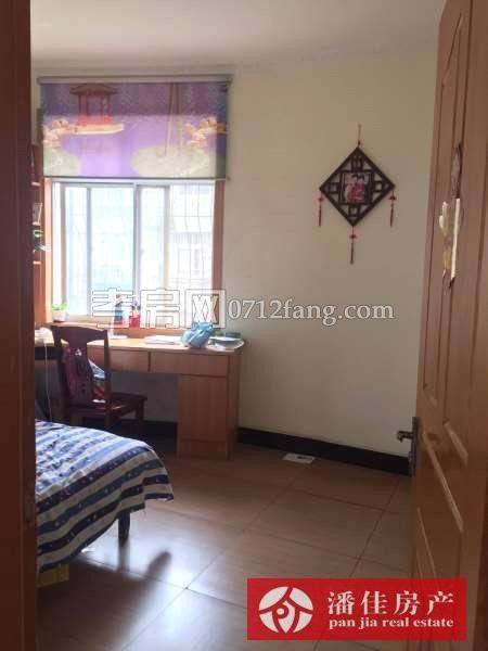 【潘佳房產(chǎn)推薦】滿二乾坤豪府一期139平米精裝南北通透130萬