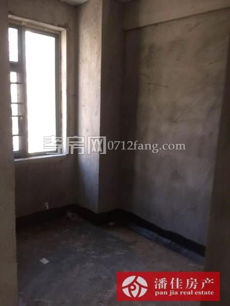 【潘佳房產(chǎn)推薦】銅鑼灣經(jīng)典小戶型76平精裝2室2廳49萬(wàn)