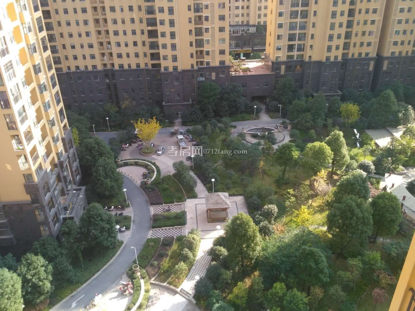 滿五 永新小區(qū)3室2廳1衛(wèi)126平簡(jiǎn)單裝修3樓