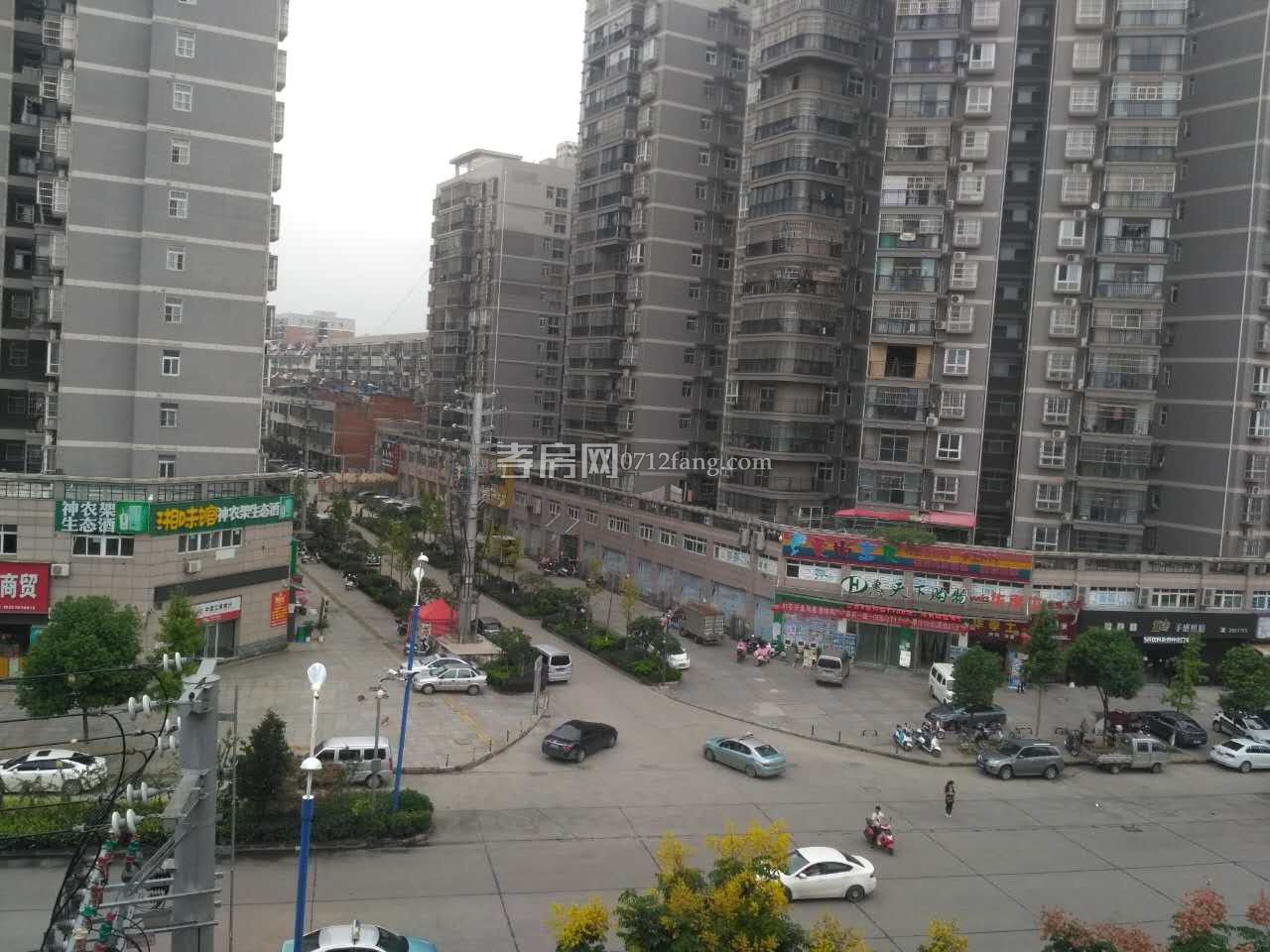 滿二宇濟(jì)商貿(mào)城100平精裝修文化路 楚環(huán)中學(xué)3樓