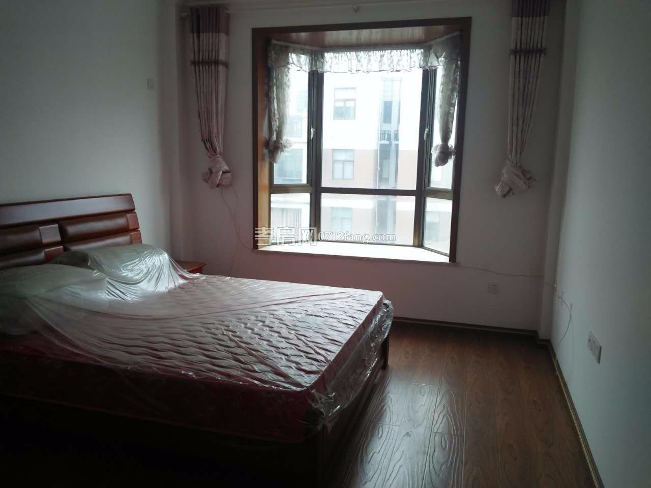 陨东 旁，精装楼梯房2楼，大3房