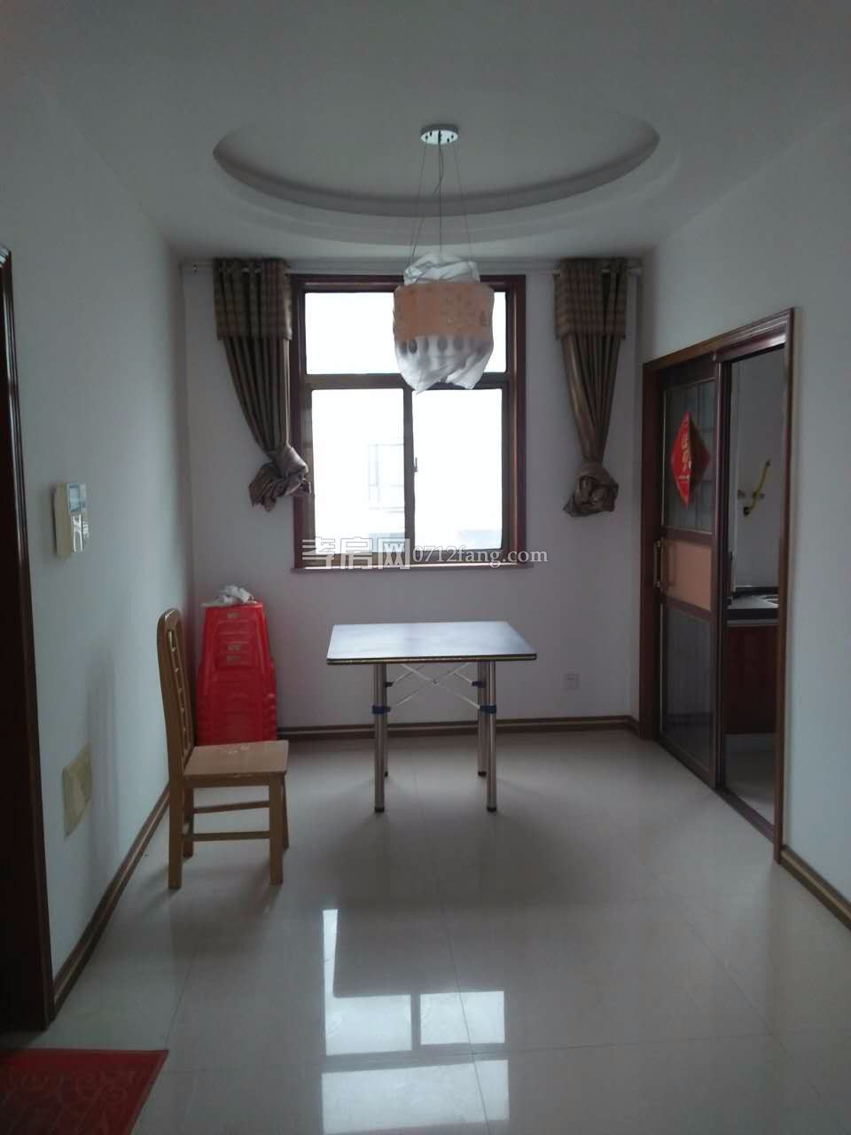 陨东 旁，精装楼梯房2楼，大3房