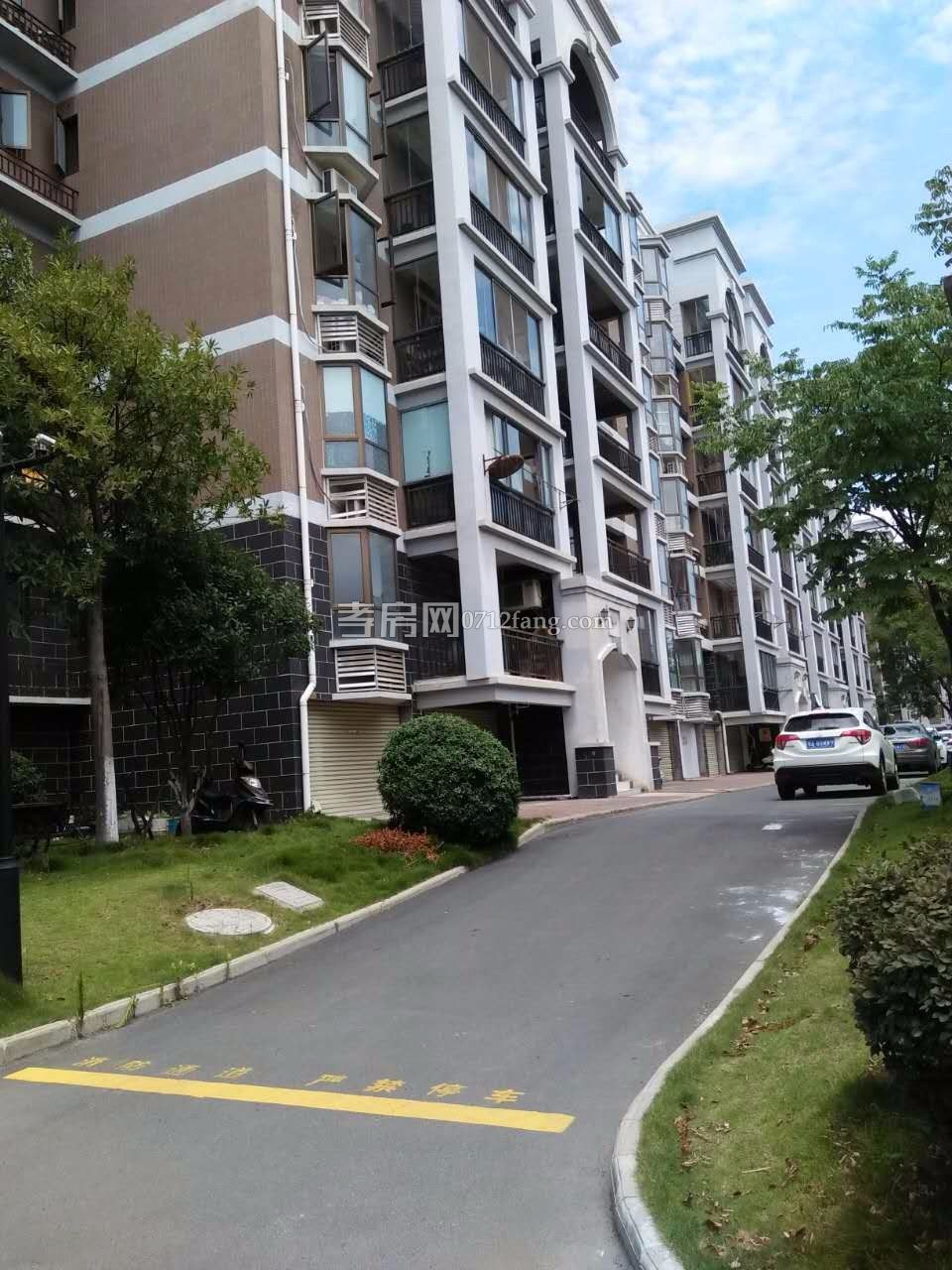 植物園旁， 房，全新毛坯