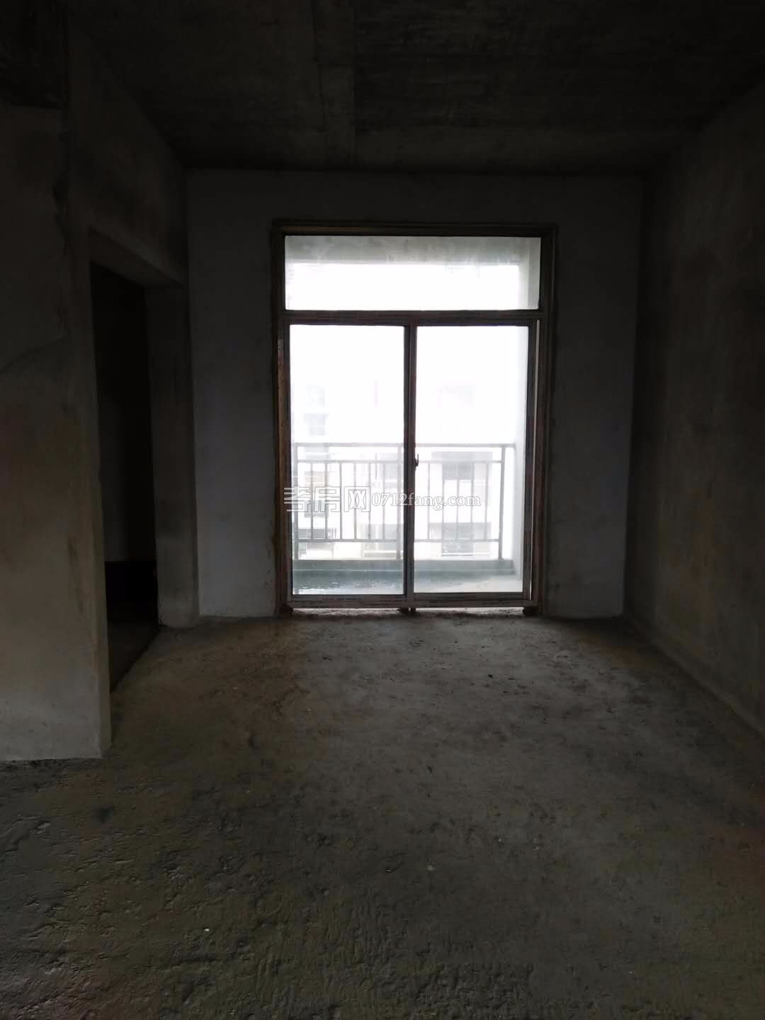 安陸隕東 旁，全新毛坯3房，送平臺(tái)