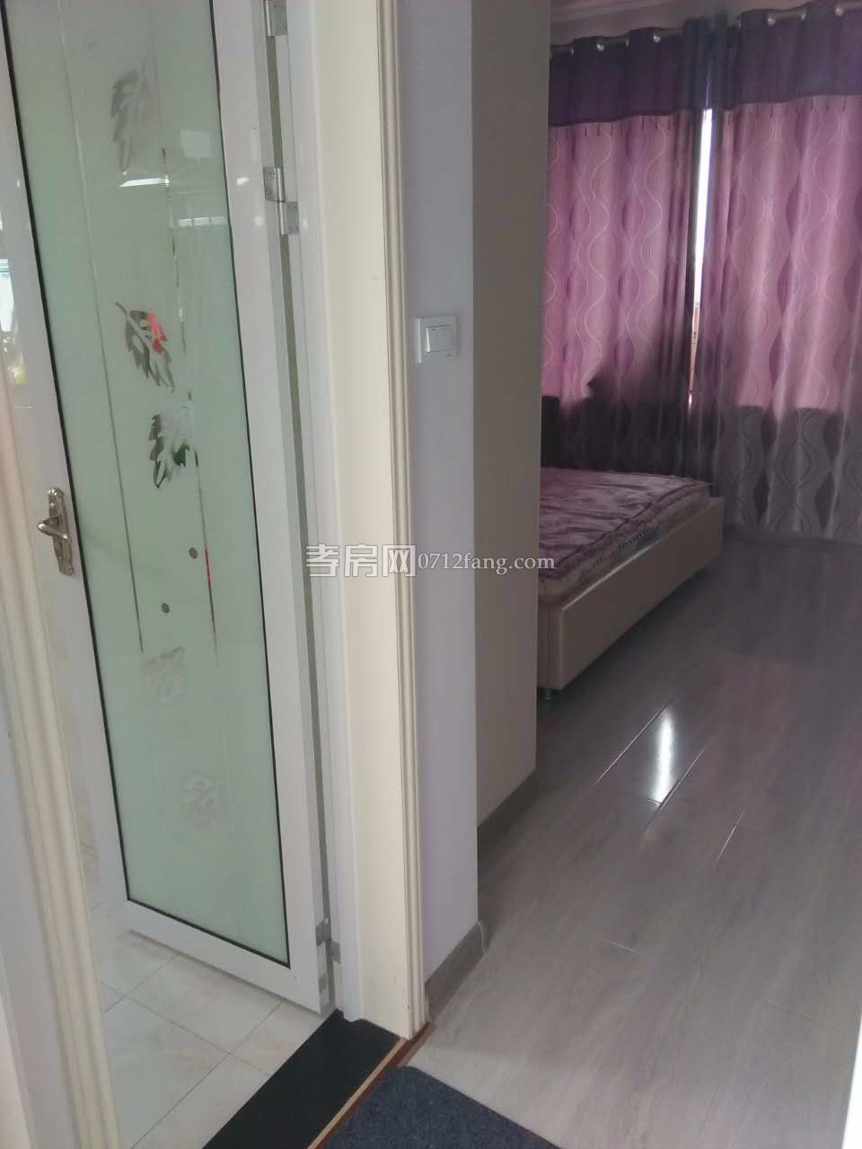 隕東學(xué)校旁，精裝2房，帶電梯，家私電器齊全