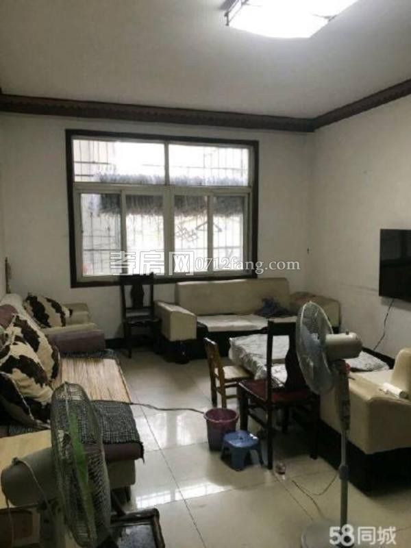 滿二體育館旁小康新村2室2廳1衛(wèi)109平精裝修拎包入住