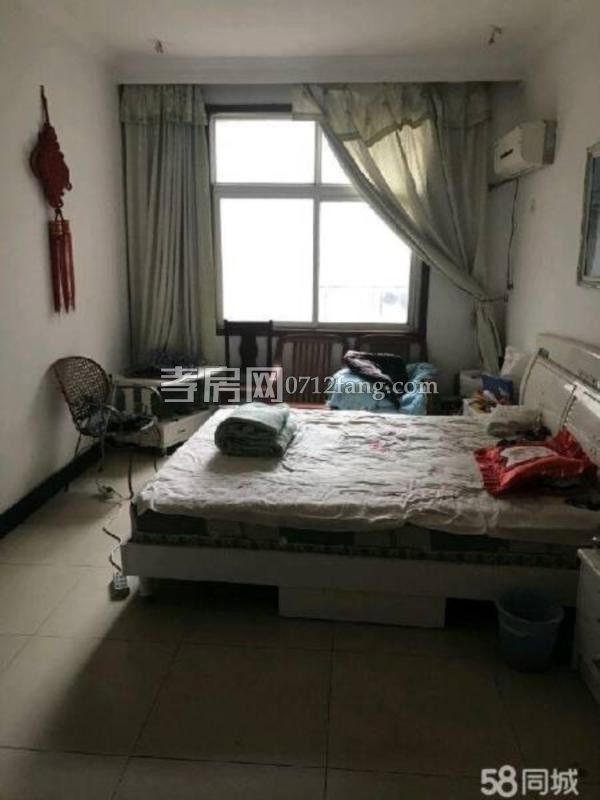 滿二體育館旁小康新村2室2廳1衛(wèi)109平精裝修拎包入住