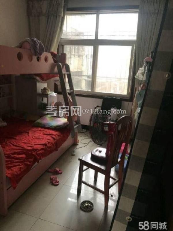 滿二體育館旁小康新村2室2廳1衛(wèi)109平精裝修拎包入住