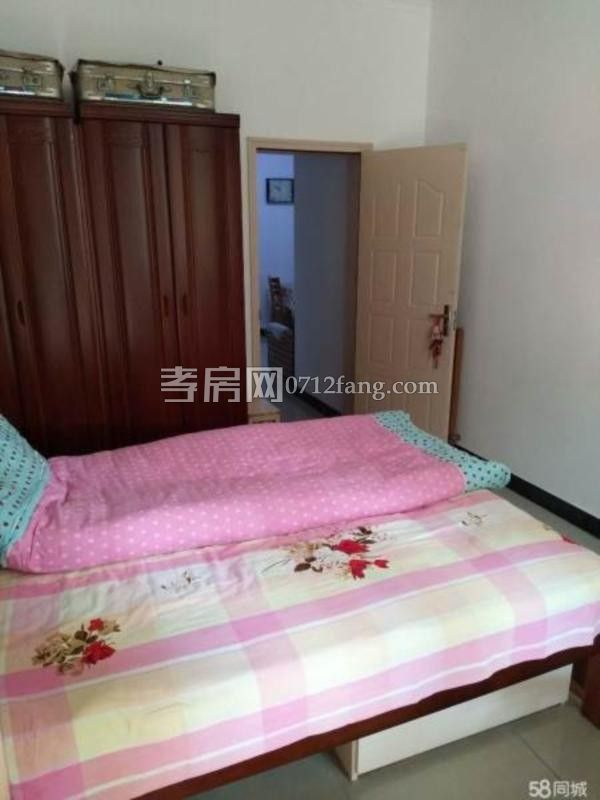 滿兩年柴油小區(qū)南區(qū)3室1廳1衛(wèi)80平簡(jiǎn)單裝修3樓