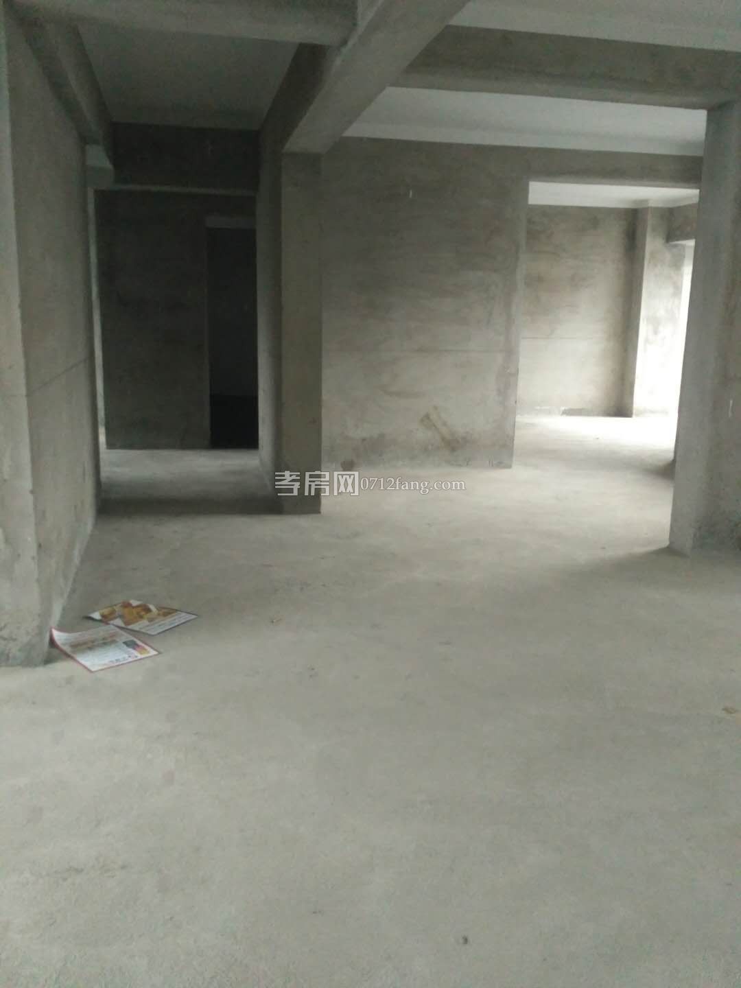 滿二精裝修寶成佳園3室2廳1衛(wèi)107平3樓