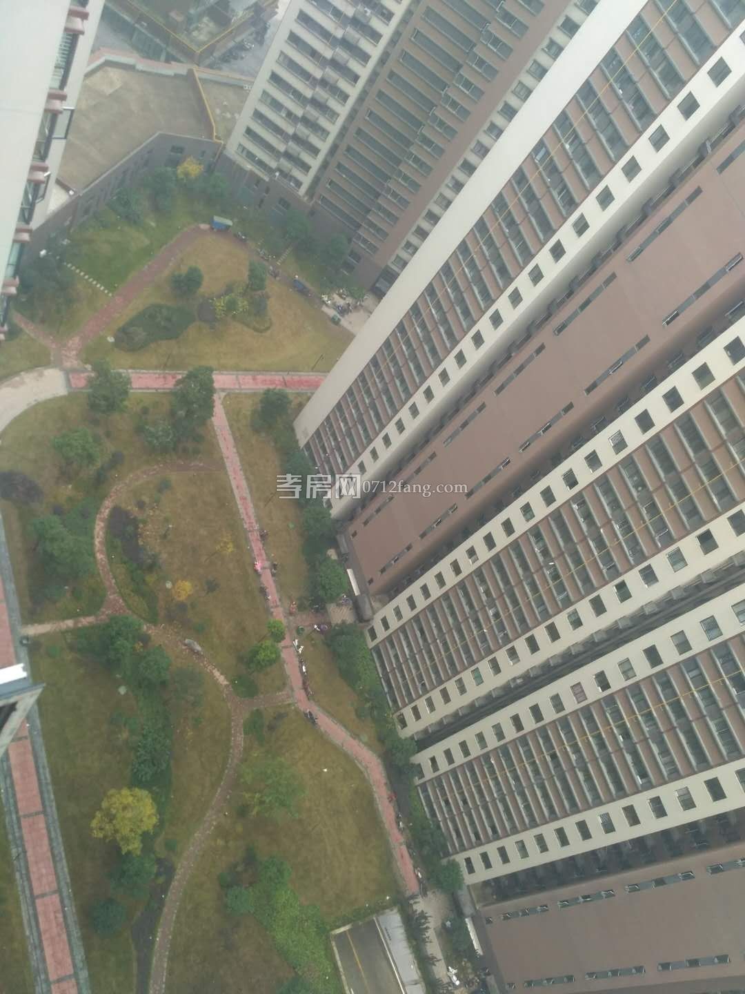 滿二精裝修寶成佳園3室2廳1衛(wèi)107平3樓