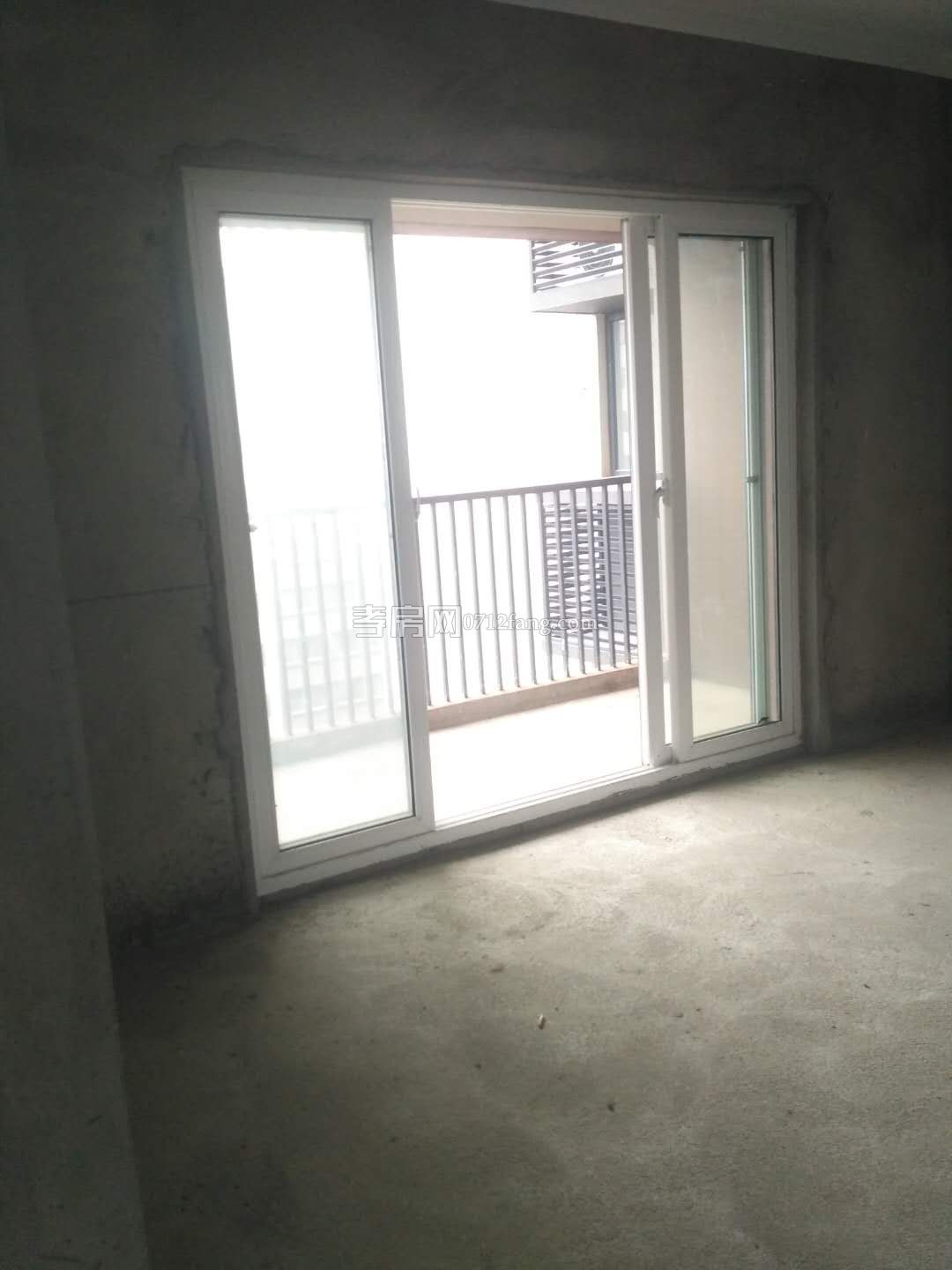 滿二精裝修寶成佳園3室2廳1衛(wèi)107平3樓