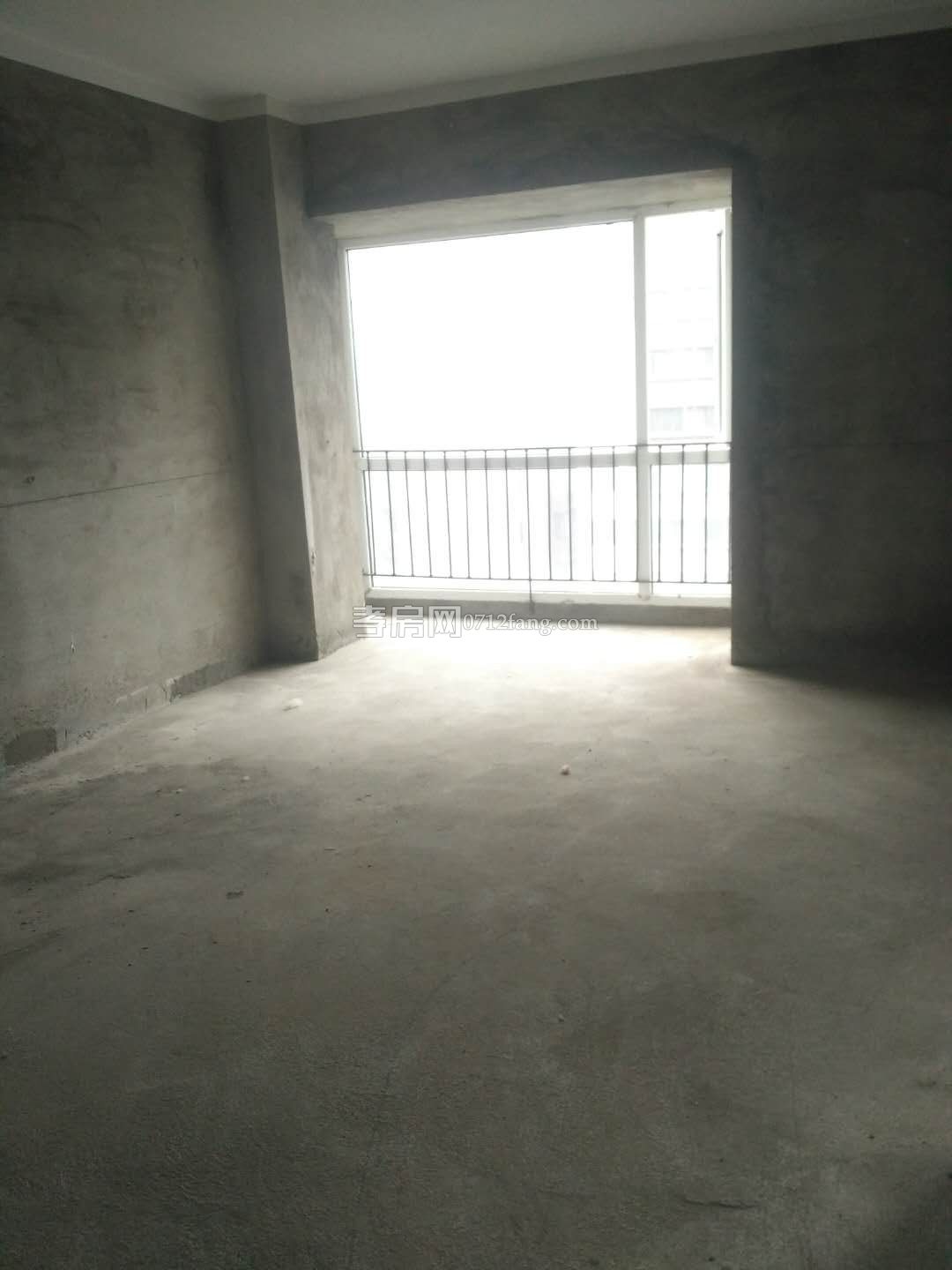 滿二精裝修寶成佳園3室2廳1衛(wèi)107平3樓