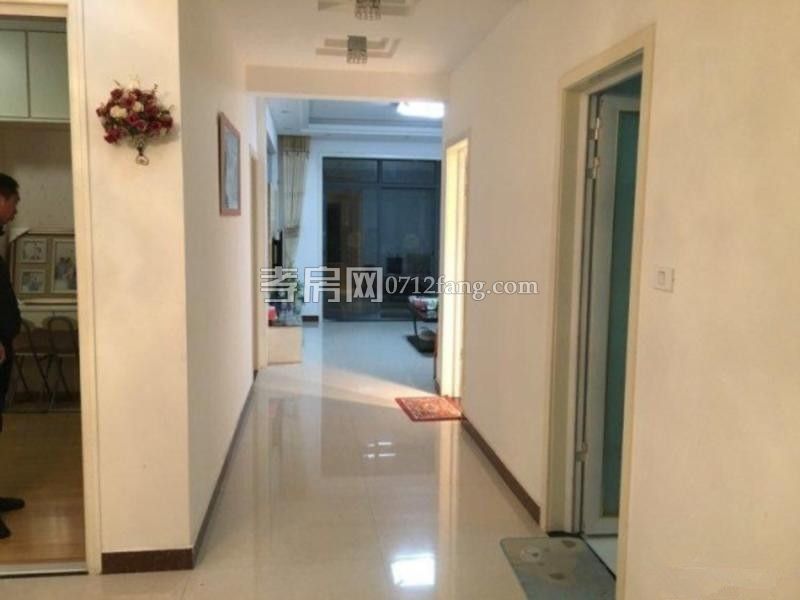 送入戶花園！中建國際一期中層114南北通透