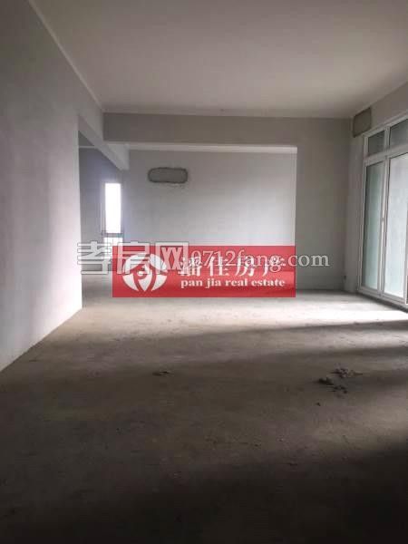 【潘佳房產(chǎn)推薦】滿二！灣流匯122㎡4室2廳精裝未住人 毛坯價送精裝急售101萬！