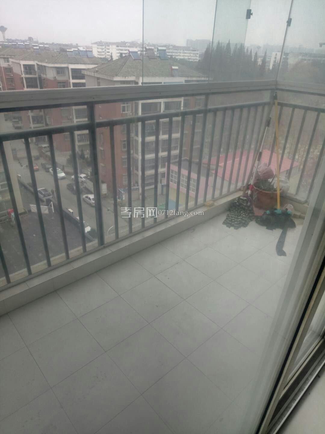 B2381掛口步行街四室二廳二衛(wèi)2/5毛坯175.49平米帶20平米車庫40萬