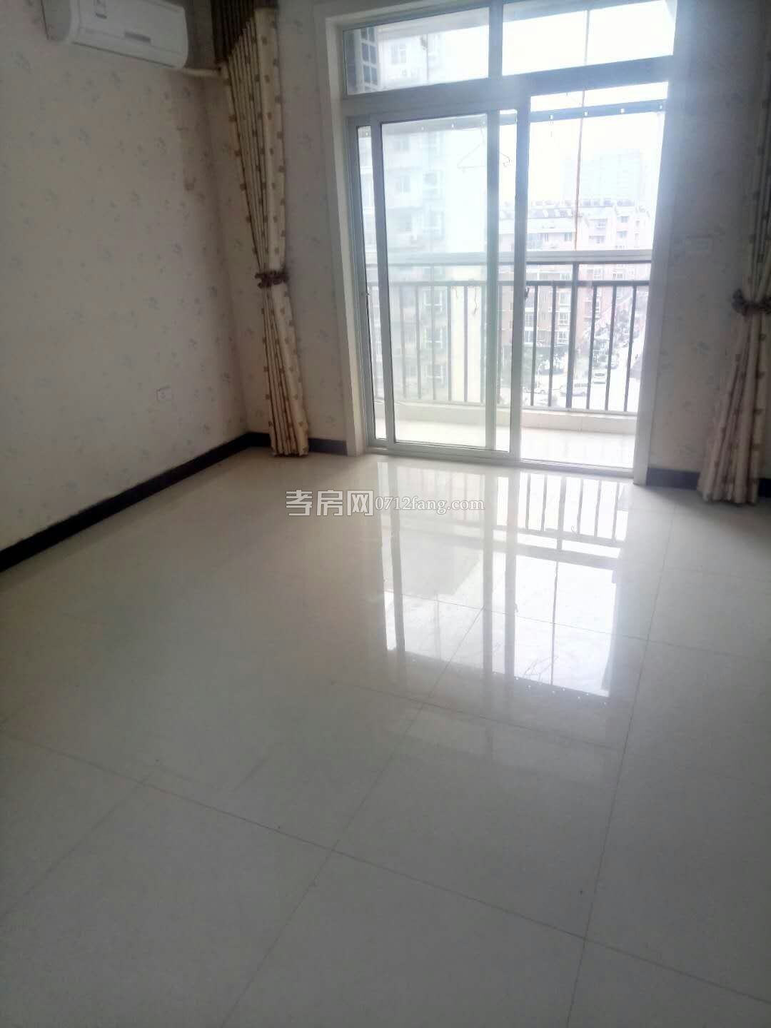 B2381掛口步行街四室二廳二衛(wèi)2/5毛坯175.49平米帶20平米車庫40萬