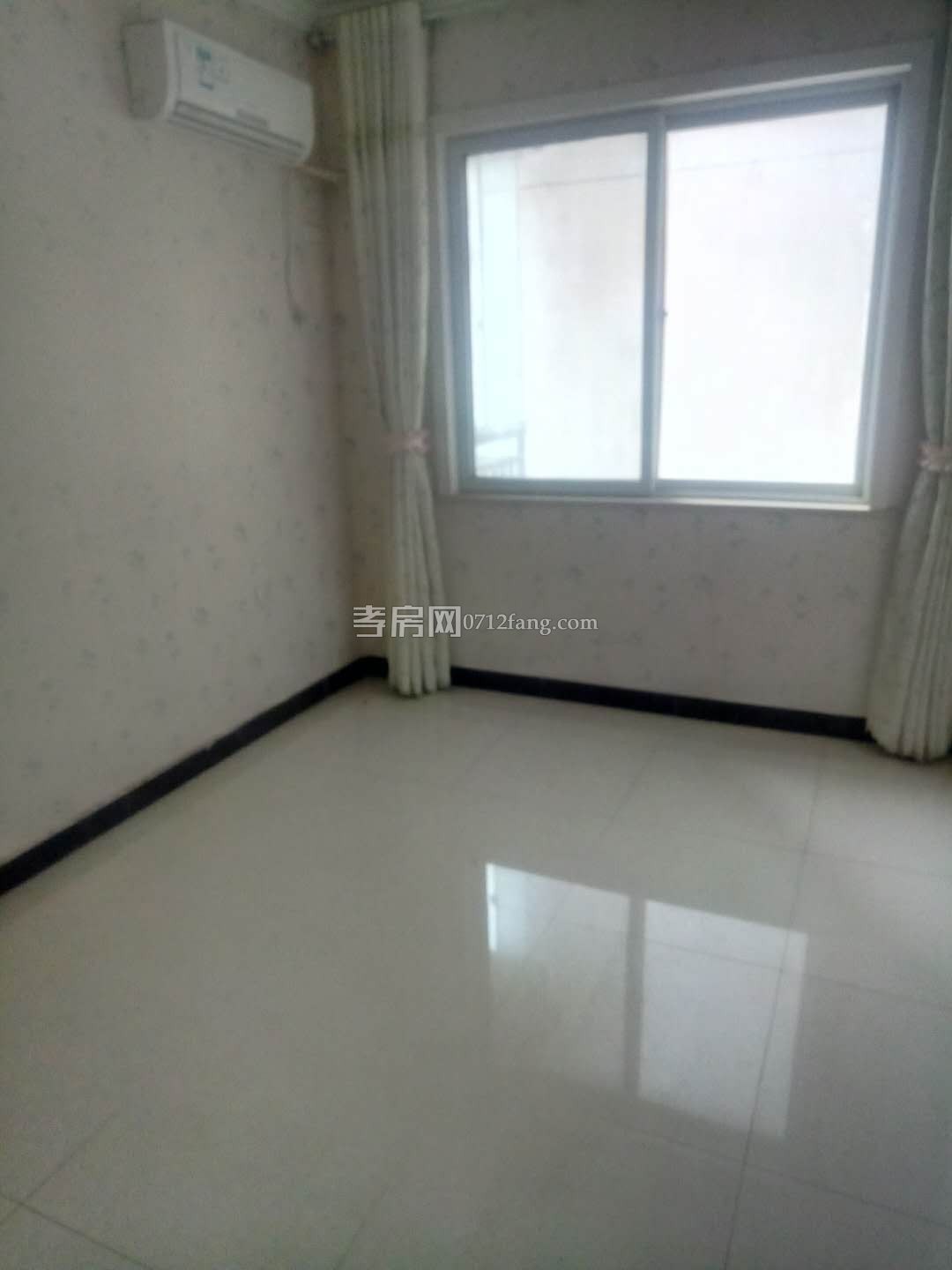 B2381掛口步行街四室二廳二衛(wèi)2/5毛坯175.49平米帶20平米車庫40萬