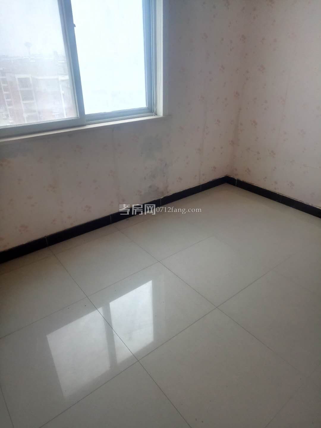   B2381 掛口步行街四室二廳二衛(wèi)  2/5  毛坯 175.49平米 帶20平米車庫(kù)40萬