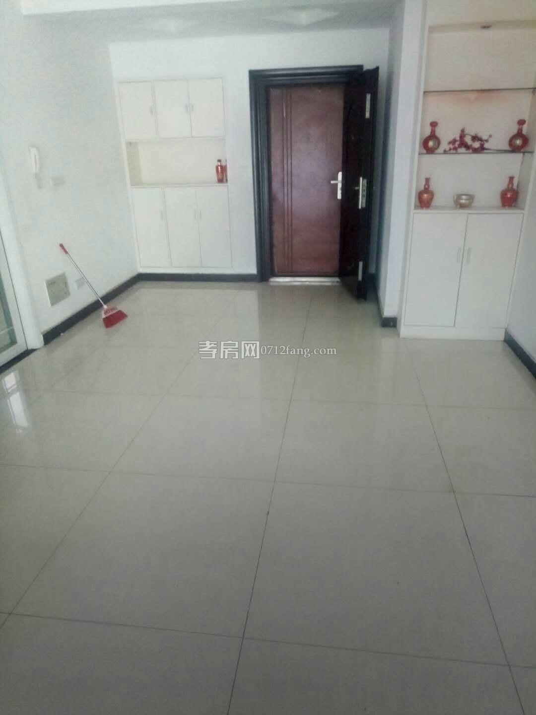 B2381掛口步行街四室二廳二衛(wèi)2/5毛坯175.49平米帶20平米車庫40萬