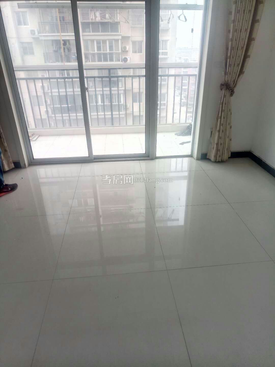 B2381掛口步行街四室二廳二衛(wèi)2/5毛坯175.49平米帶20平米車庫40萬