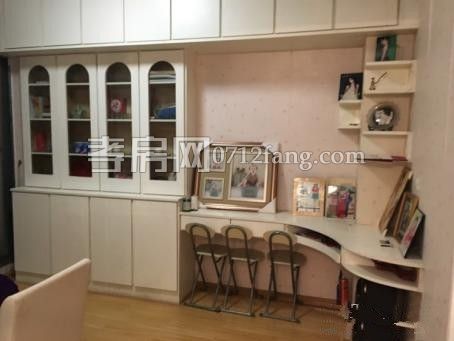 D723北大鴻城三室二廳一衛(wèi)1/6+1精裝修兩證齊全103平米售價；65.5