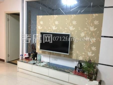 D723 北大鴻城三室二廳一衛(wèi)  1/6+1 精裝修 兩證齊全  103平米 售價(jià)；65.5