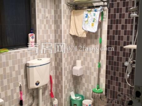 D723北大鴻城三室二廳一衛(wèi)1/6+1精裝修兩證齊全103平米售價；65.5