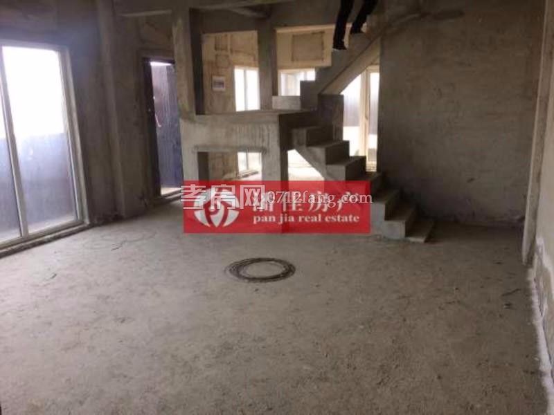 滿五 永新小區(qū)3室2廳1衛(wèi)126平簡單裝修3樓