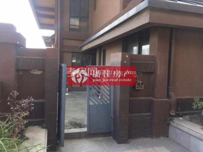 滿五 永新小區(qū)3室2廳1衛(wèi)126平簡單裝修3樓