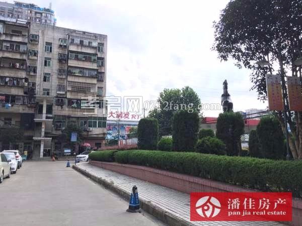 錦繡后湖二期電梯房經(jīng)典三房，131.36平精裝修中間