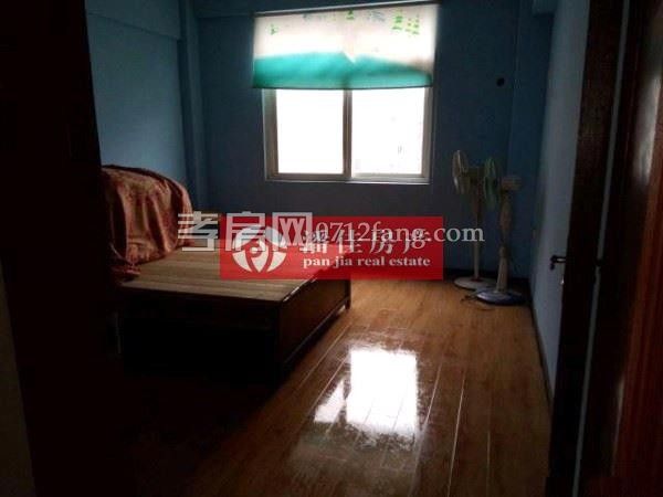 北京路虹景花園136.55平米3室2廳1衛(wèi)65萬