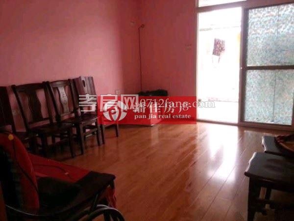 北京路虹景花園136.55平米3室2廳1衛(wèi)65萬