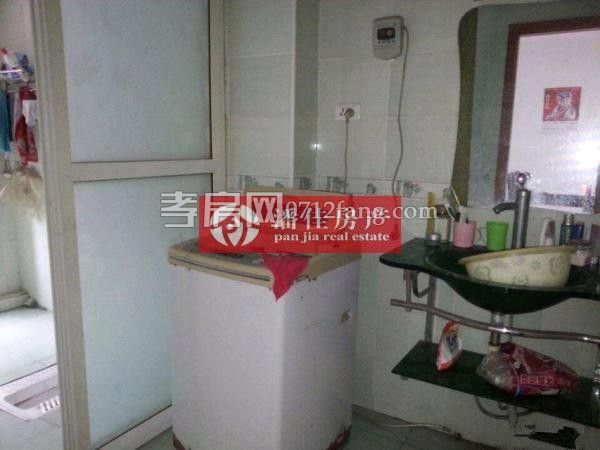 北京路虹景花園136.55平米3室2廳1衛(wèi)65萬