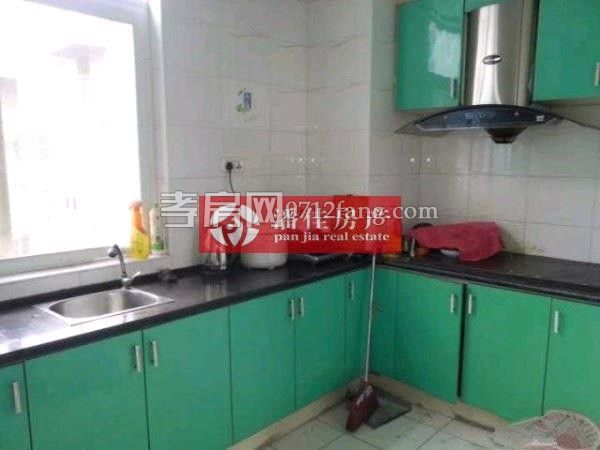 北京路虹景花園136.55平米3室2廳1衛(wèi)65萬