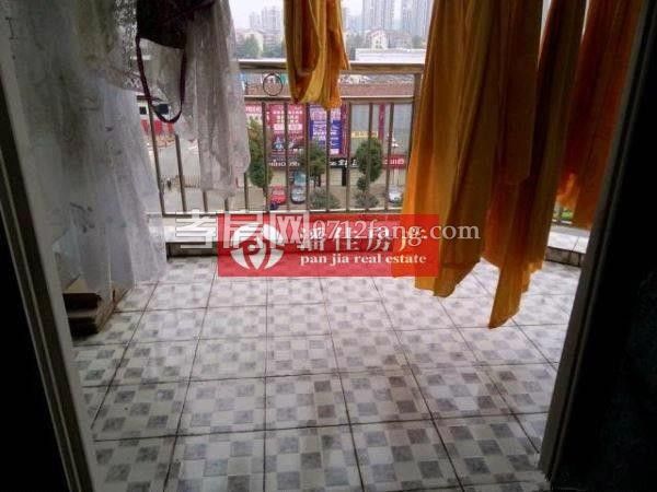 北京路虹景花園136.55平米3室2廳1衛(wèi)65萬