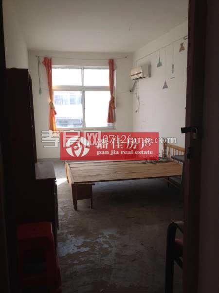 掛口村簡(jiǎn)單裝修139平米3室2廳1衛(wèi)36萬低價(jià)急售