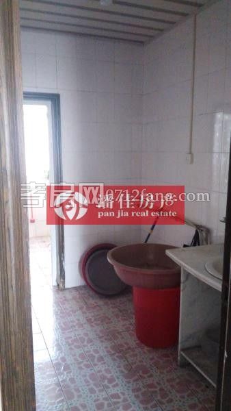 交通中路翡翠名都旁老孝棉精裝房138.9平米3室2廳1衛(wèi)46萬