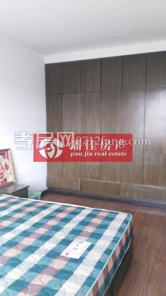 交通中路翡翠名都旁老孝棉精裝房138.9平米3室2廳1衛(wèi)46萬