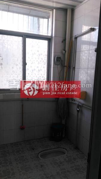 交通中路翡翠名都旁老孝棉精裝房138.9平米3室2廳1衛(wèi)46萬