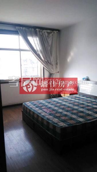 交通中路翡翠名都旁老孝棉精裝房138.9平米3室2廳1衛(wèi)46萬