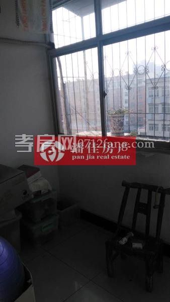 交通中路翡翠名都旁老孝棉精裝房138.9平米3室2廳1衛(wèi)46萬