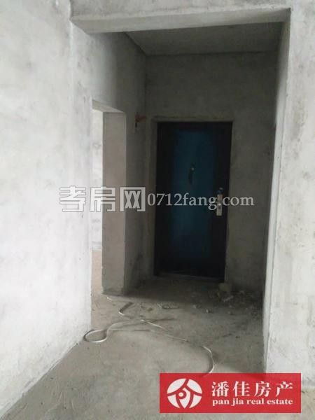 云湖尚景旁同升小區(qū)126平3室2廳2衛(wèi)毛坯證齊滿兩年42萬(wàn)