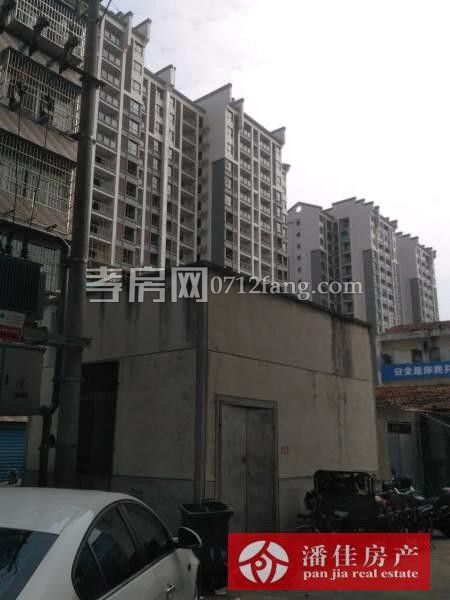 云湖尚景旁同升小區(qū)126平3室2廳2衛(wèi)毛坯證齊滿兩年42萬(wàn)