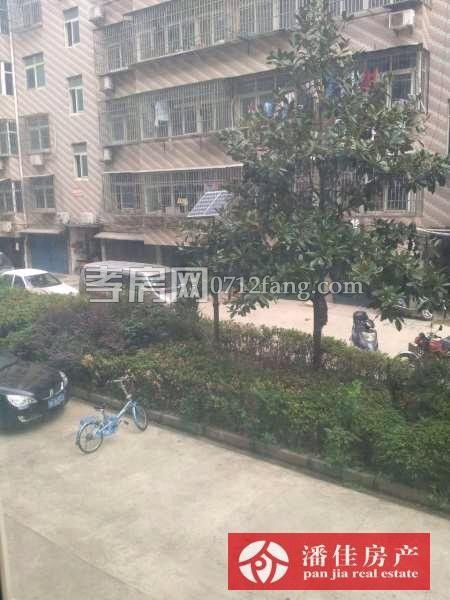 云湖尚景旁同升小區(qū)126平3室2廳2衛(wèi)毛坯證齊滿兩年42萬(wàn)